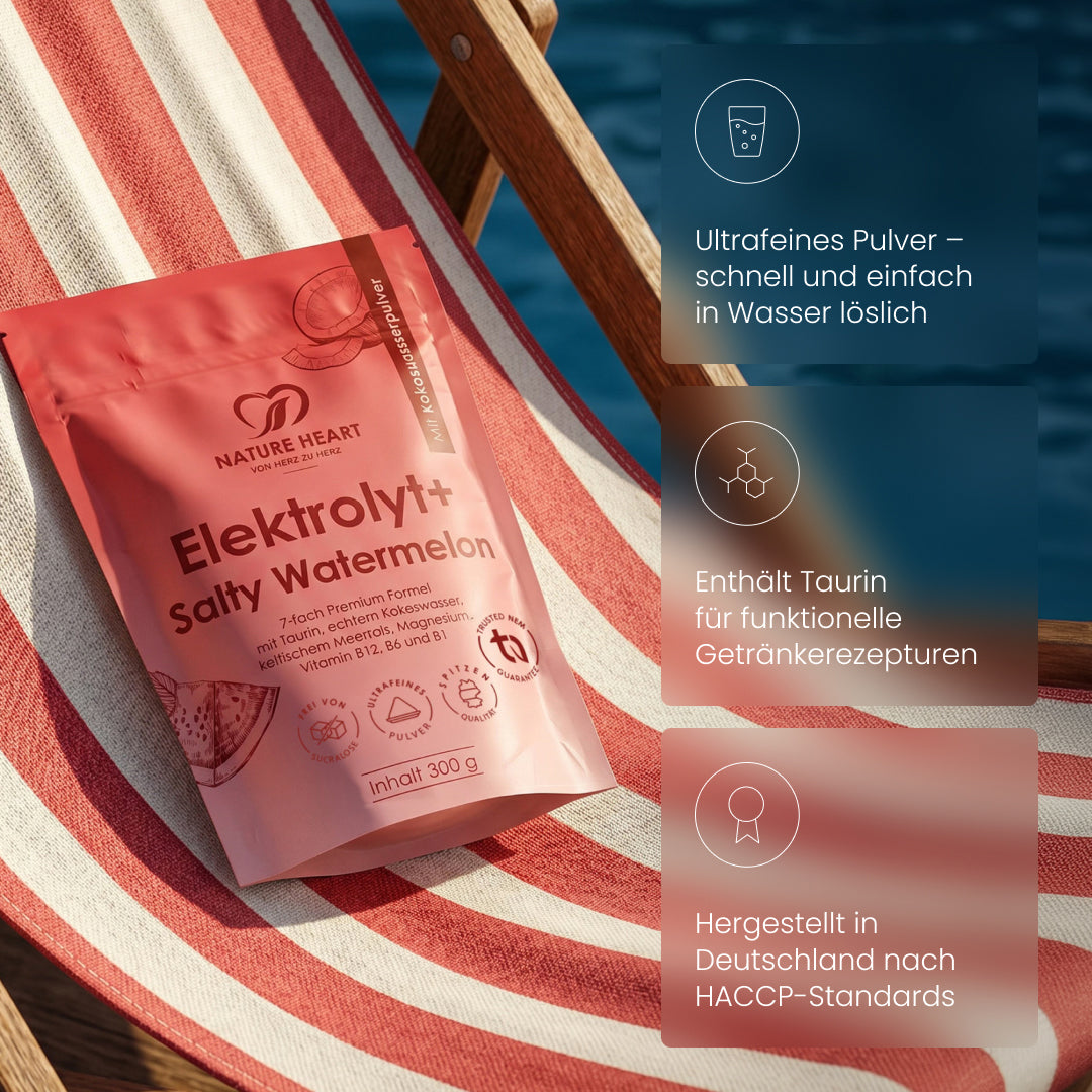 Nature Heart Elektrolyt+ Salty Watermelon 300 g im Standbeutel auf einer gestreiften Sonnenliege am Wasser, mit sichtbaren Hinweisen auf ultrafeines Pulver, Taurin für funktionelle Getränkerezepturen und Herstellung in Deutschland nach HACCP-Standards.