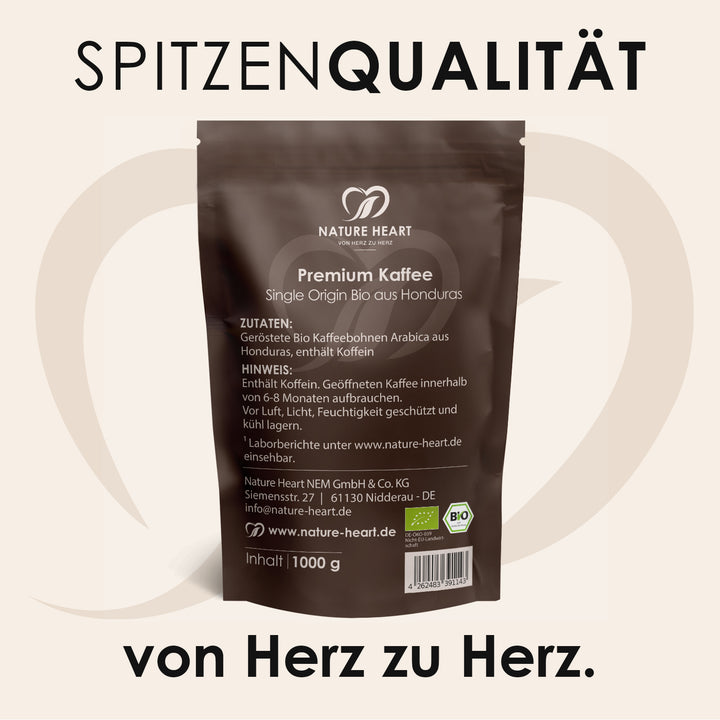 Nature Heart Premium Kaffee 1000 g auf beigem Hintergrund, mit sichtbaren Hinweisen auf Spitzenqualität, Single Origin Bio aus Honduras, geröstete Bio Arabica Kaffeebohnen aus Honduras, Laborberichte, Bio-Siegel und den Hinweis, geöffneten Kaffee innerhalb von 6–8 Monaten aufzubrauchen.