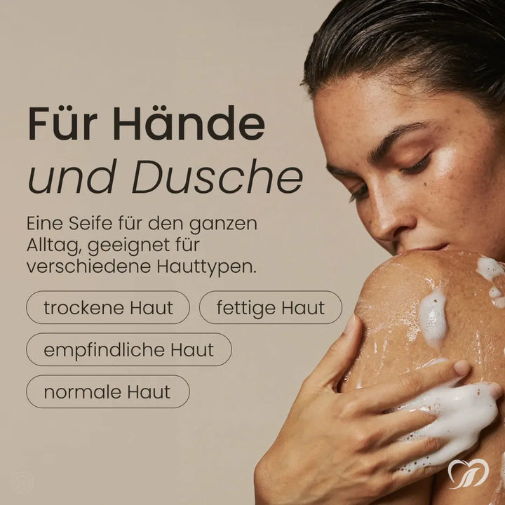 Aleppo Orient Hautrein Seife für Hände und Dusche, für trockene, fettige, empfindliche und normale Haut; Frau schäumt die Schulter ein