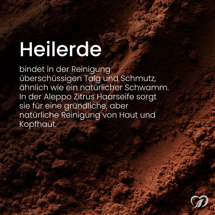 Heilerde in der Aleppo Zitrus Haarseife bindet bei der Reinigung überschüssigen Talg und Schmutz; Nahaufnahme von braunem Erdpulver