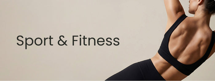 Breites Banner mit der Aufschrift „sport & Fitness“ auf hellem Hintergrund, rechts eine sportliche Person in schwarzer Sportkleidung beim Stretching.