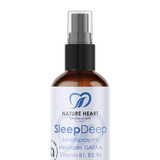 SleepDeep Schlafspray mit Melatonin, GABA und Vitamin B1, B3 und B6, 50 ml in brauner Glasflasche mit Sprühkopf, angeschnitten im unteren Bildbereich vor grauem Hintergrund.