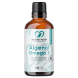 Glasflasche mit Nature Heart Algenöl Omega 3 100 ml auf transparentem Hintergrund, mit sichtbarem Hinweis „mit Zitronenöl“ und aus der Mikroalge Schizochytrium sp.