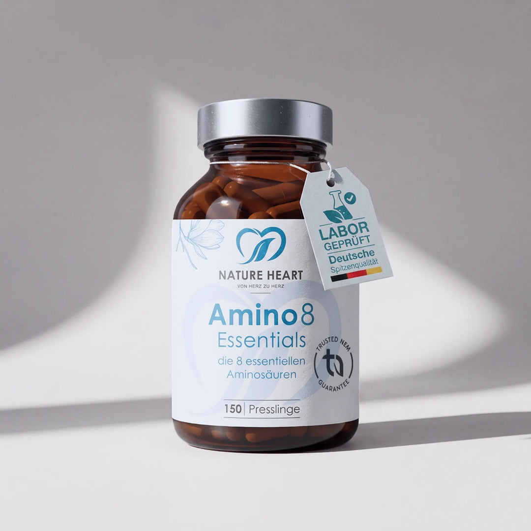 Braunglas mit 150 Amino8 Essentials Presslingen von Nature Heart, die alle acht essentiellen Aminosäuren enthalten.