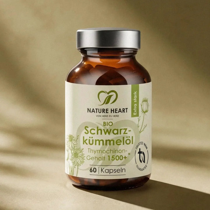 Nature Heart Bio Schwarzkümmelöl Kapseln, 60 Kapseln im Braunglas mit Silberdeckel, Etikett mit Thymochinon-Gehalt 1500+ und Aufdruck Extra stark