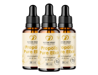 Drei Glasflaschen mit Nature Heart Propolis Pure Elixir 20 ml, mit sichtbarem Hinweis auf 80 % Alkoholgehalt und Trusted NEM-Siegel.
