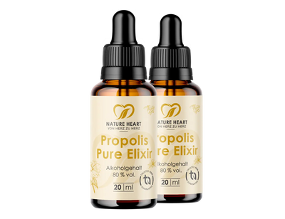 Zwei Glasflaschen mit Nature Heart Propolis Pure Elixir 20 ml, mit sichtbarem Hinweis auf 80 % Alkoholgehalt und Trusted NEM-Siegel.