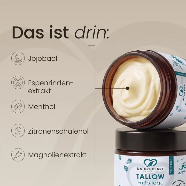 Draufsicht auf die Creme-Textur im Tiegel der Nature Heart Tallow Fußpflege mit aufgelisteten Inhaltsstoffen wie Jojobaöl, Espenrindenextrakt, Menthol, Zitronenschalenöl und Magnolienextrakt.