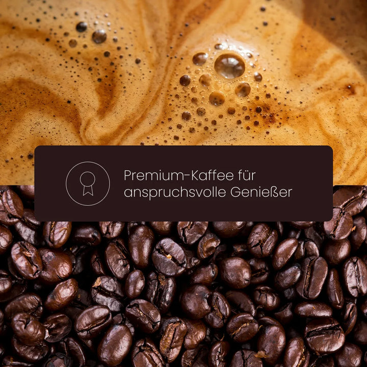 Nahaufnahme von röstfrischen Kaffeebohnen im unteren Teil und goldbrauner Kaffee-Crema im oberen Bereich, getrennt durch ein Banner mit der Aufschrift Premium-Kaffee für anspruchsvolle Genießer.