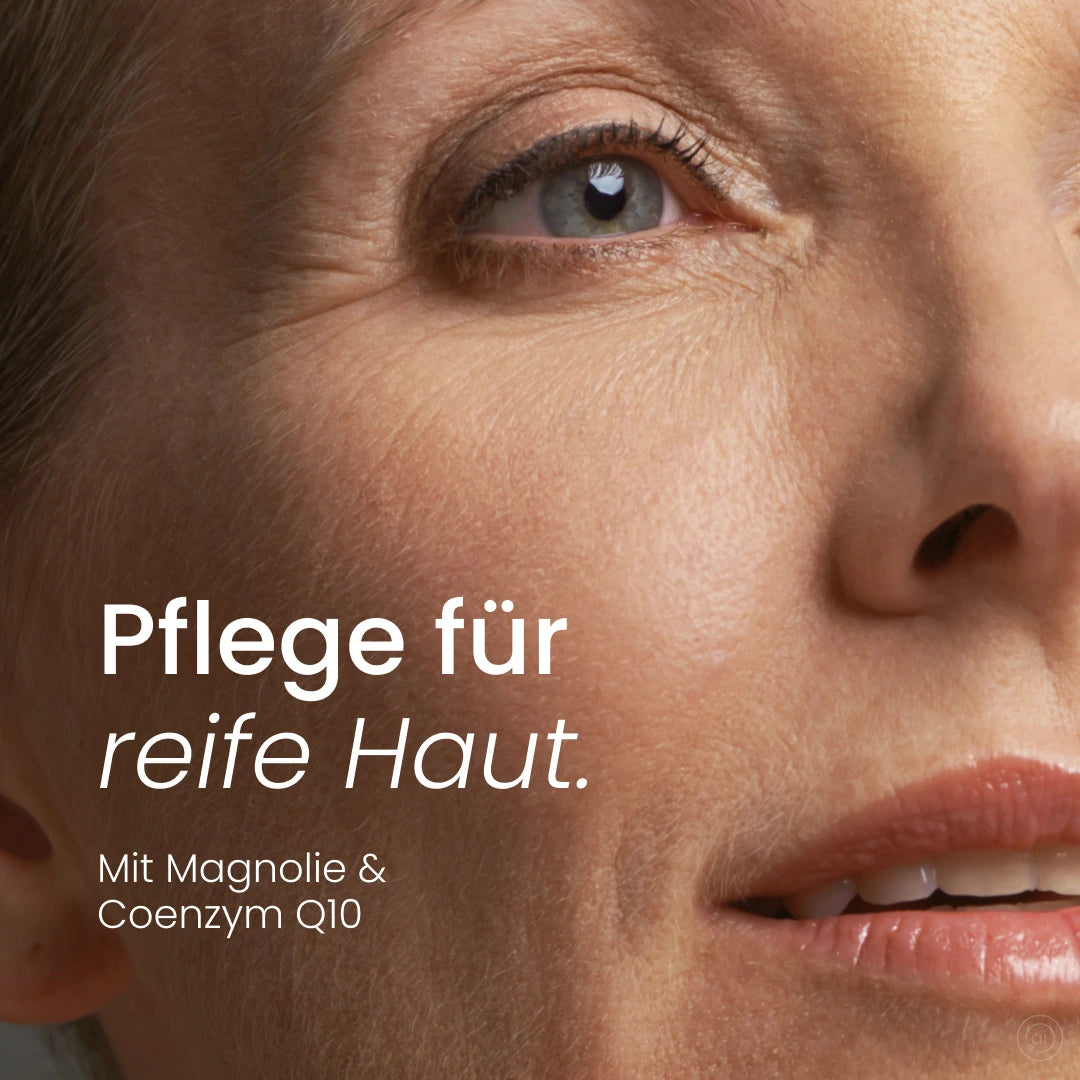 Nahaufnahme reifer Gesichtshaut: Tallow-Pflege mit Magnolie und Coenzym Q10
