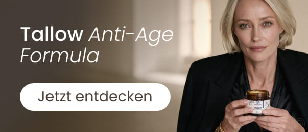 Frau mit hellblondem Bob hält einen Tiegel Tallow Anti-Age Formula in den Händen, daneben der Button „Jetzt entdecken“